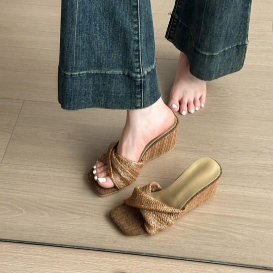 Pointed-toe high-heeled single shoes, 2025 summer new models, stiletto heels, elegant and skirt-matching shallow-cut closed-toed sandals.