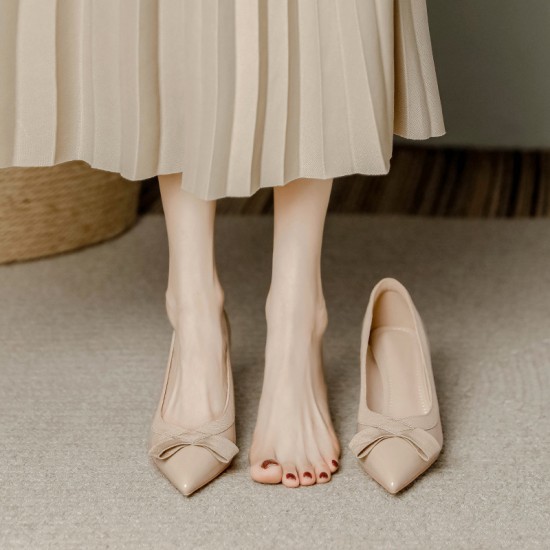 2025 spring/summer new patent leather, pointed-toe, mid-heeled sandals for women, matching skirts.