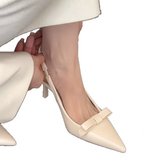 2023 Spring red patent leather square-toe, block-heeled, French-style, retro Mary Janes for women.