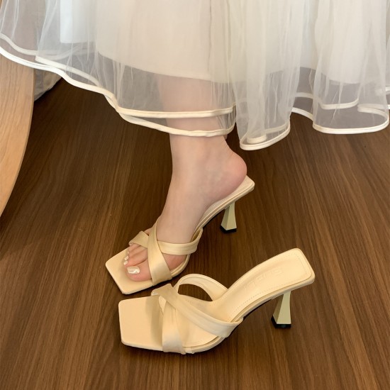 Birkenstock slippers. Women's summer outdoor shoes, 2025 new style, high-end, fashionable, versatile flat beach sandals, beachfront slippers.