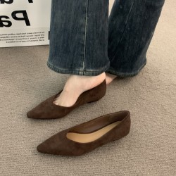 French-style niche brown shoes for women, 2025 spring and autumn wedge heels, elegant pointed toe commuter shoes for evening wear