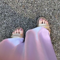 Rhinestone bow flip-flops for women, new summer outdoor wear, gentle and evening-wearing with skirts, stunning French block-heeled sandals